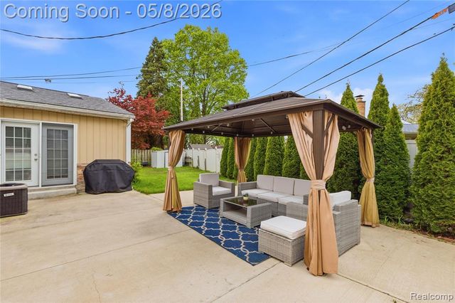 7271 Lucerne Street, Dearborn Heights, MI 48127