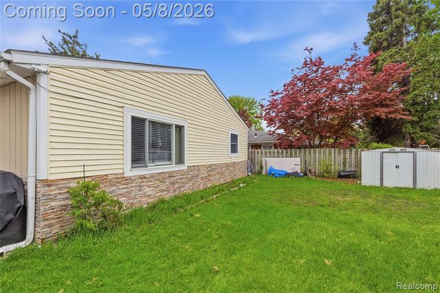 7271 Lucerne Street, Dearborn Heights, MI 48127