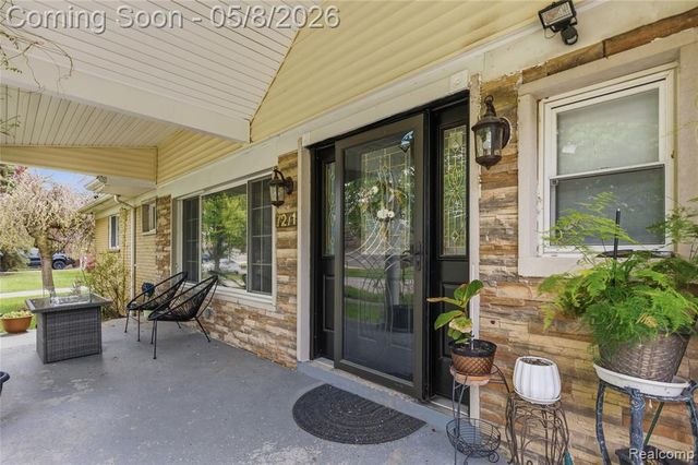 7271 Lucerne Street, Dearborn Heights, MI 48127