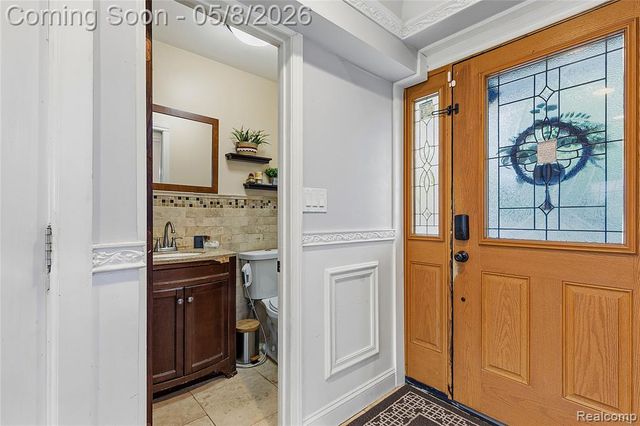7271 Lucerne Street, Dearborn Heights, MI 48127