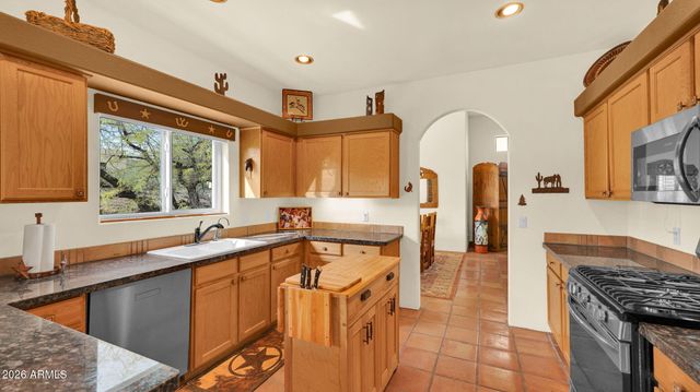 38065 N CAVE CREEK Road 36, Cave Creek, AZ 85331
