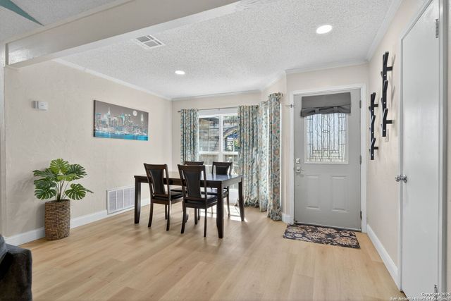 15038 Old Creek Dr, San Antonio, TX 78218