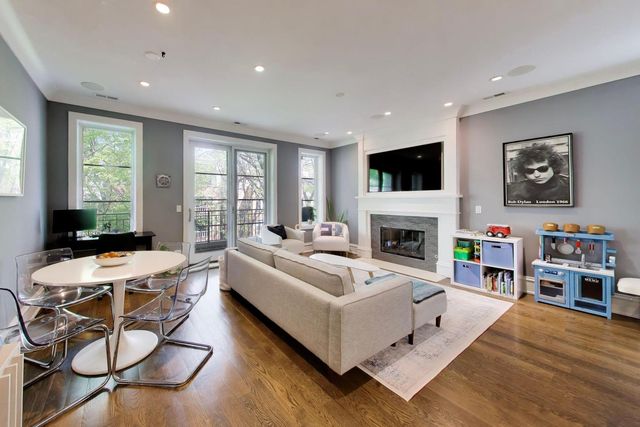 837 W BUCKINGHAM Place 3, Chicago, IL 60657