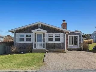 10 Stanton Avenue, Narragansett, RI 02882