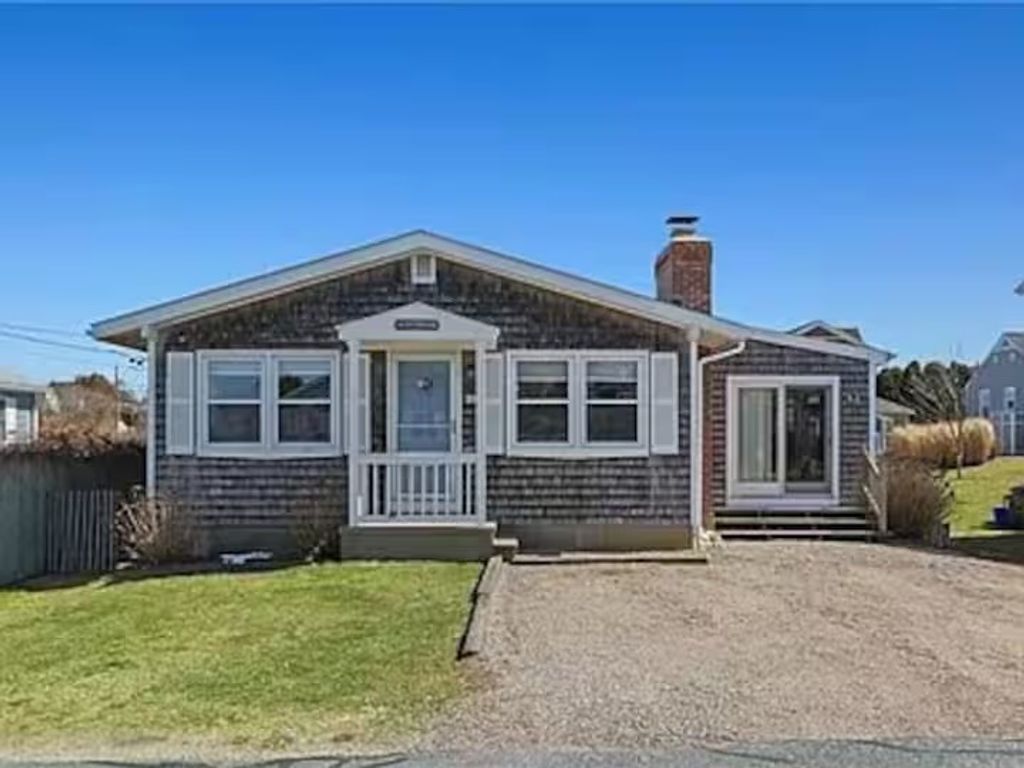 10 Stanton Avenue, Narragansett, RI 02882