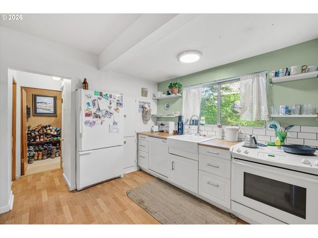 2237 Ne 14TH Ave, Portland, OR 97212