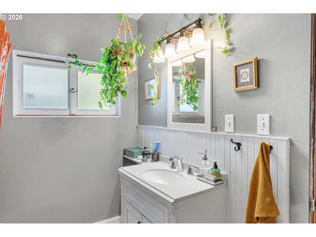 2237 Ne 14TH Ave, Portland, OR 97212