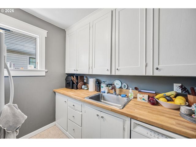 2237 Ne 14TH Ave, Portland, OR 97212