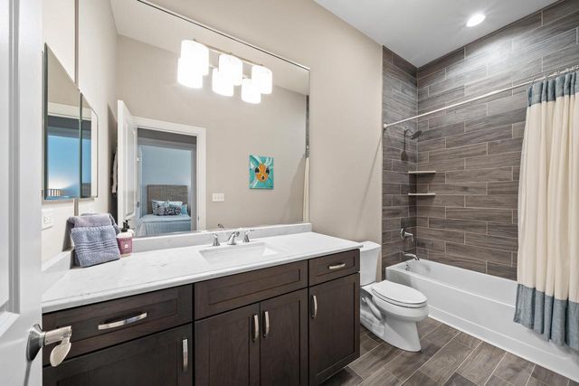 112 Lake Vista CIRCLE, Fontana, WI 53125