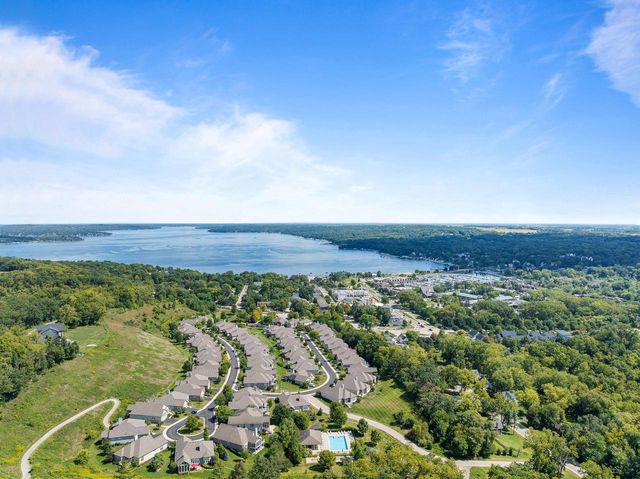 112 Lake Vista CIRCLE, Fontana, WI 53125