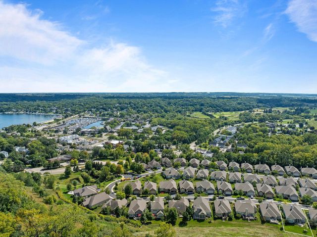 112 Lake Vista CIRCLE, Fontana, WI 53125