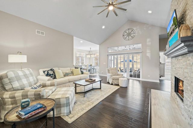 112 Lake Vista CIRCLE, Fontana, WI 53125