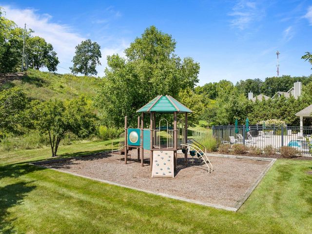 112 Lake Vista CIRCLE, Fontana, WI 53125