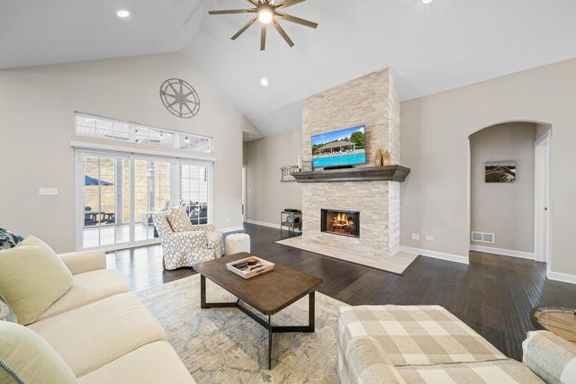 112 Lake Vista CIRCLE, Fontana, WI 53125