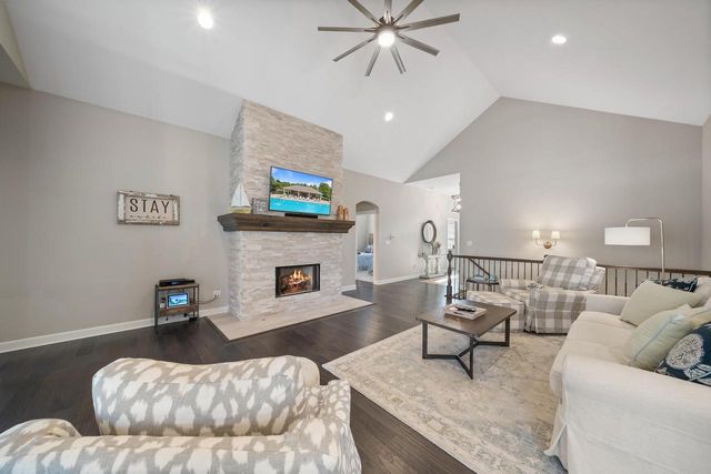 112 Lake Vista CIRCLE, Fontana, WI 53125