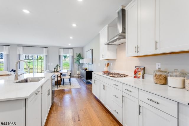 34 Eastwood Ter 34, East Hanover Twp., NJ 07936