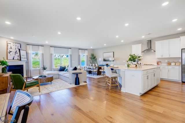 34 Eastwood Ter 34, East Hanover Twp., NJ 07936