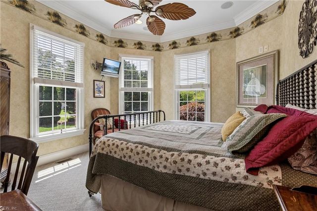 220 Olde Pond LN, Yorktown, VA 23693