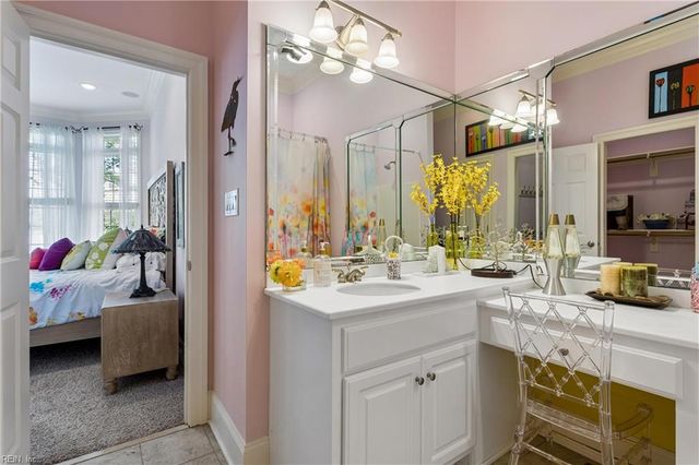 220 Olde Pond LN, Yorktown, VA 23693