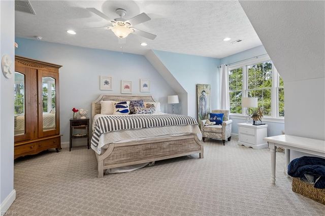 220 Olde Pond LN, Yorktown, VA 23693