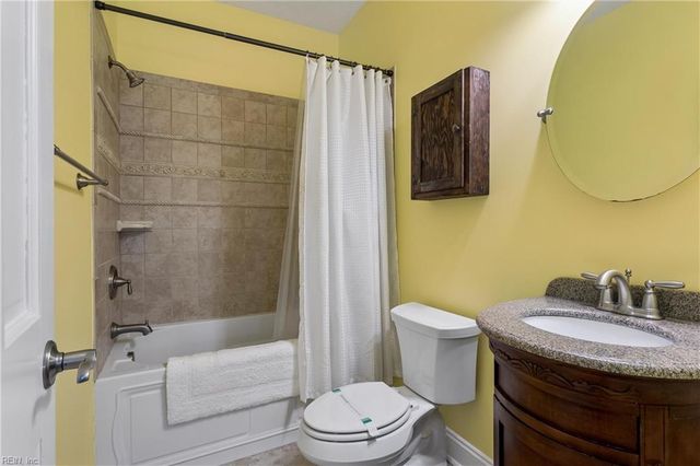 220 Olde Pond LN, Yorktown, VA 23693