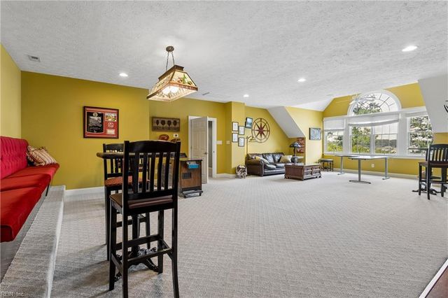 220 Olde Pond LN, Yorktown, VA 23693