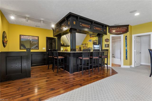220 Olde Pond LN, Yorktown, VA 23693