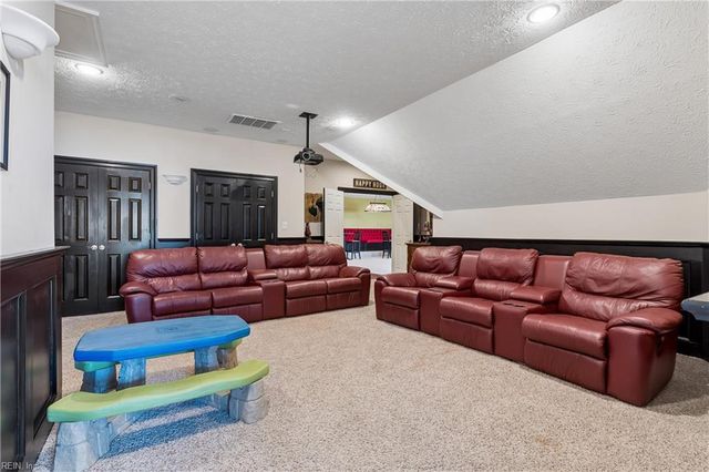220 Olde Pond LN, Yorktown, VA 23693