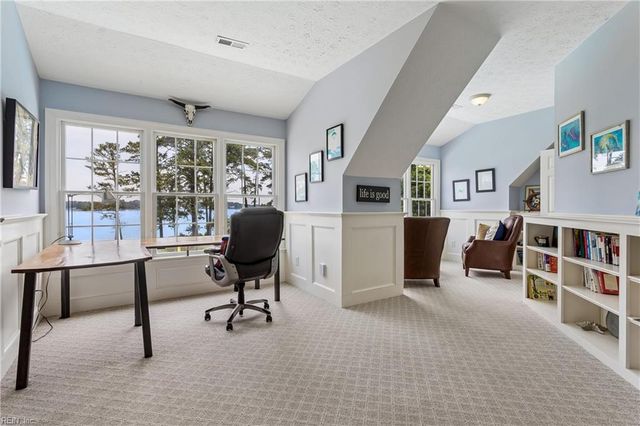 220 Olde Pond LN, Yorktown, VA 23693