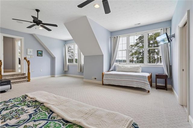 220 Olde Pond LN, Yorktown, VA 23693