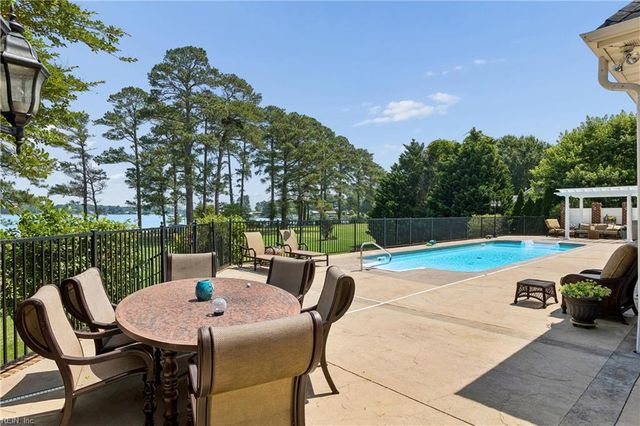 220 Olde Pond LN, Yorktown, VA 23693