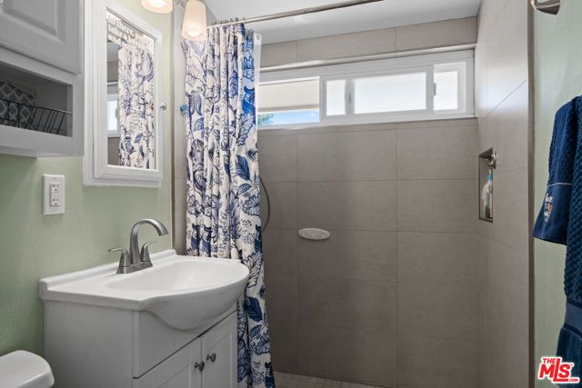 3490 E La Jara Street, Long Beach, CA 90805