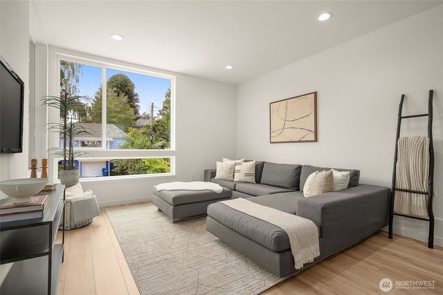 1912 B Ferry Avenue SW, Seattle, WA 98116