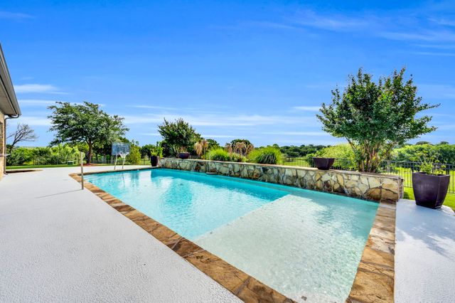 7101 Royal Birkdale Drive, Cleburne, TX 76033