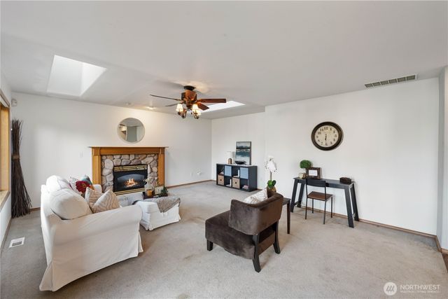 2208 215th Ave East, Lake Tapps, WA 98391