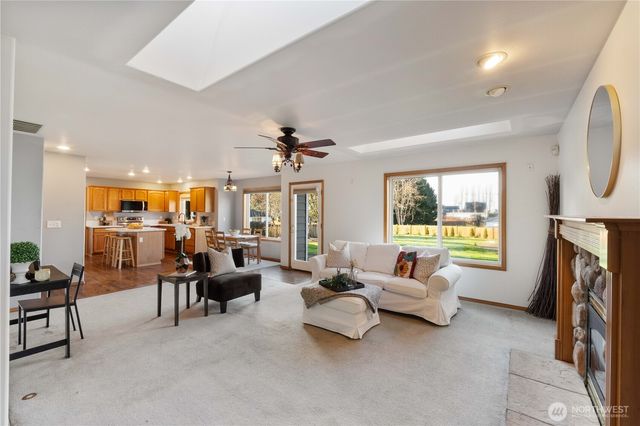 2208 215th Ave East, Lake Tapps, WA 98391