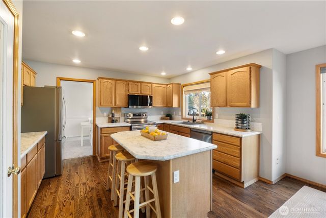 2208 215th Ave East, Lake Tapps, WA 98391