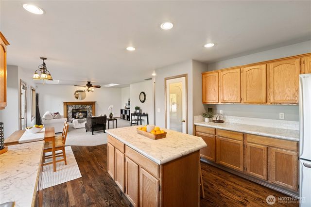 2208 215th Ave East, Lake Tapps, WA 98391