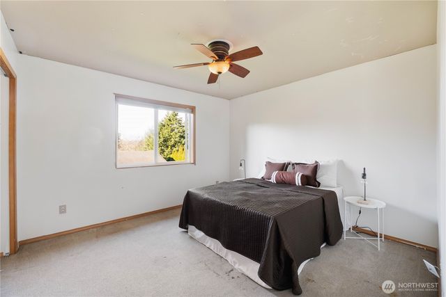 2208 215th Ave East, Lake Tapps, WA 98391