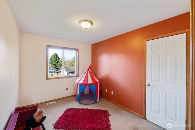 2208 215th Ave East, Lake Tapps, WA 98391