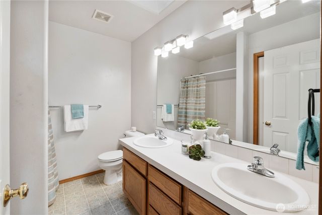 2208 215th Ave East, Lake Tapps, WA 98391