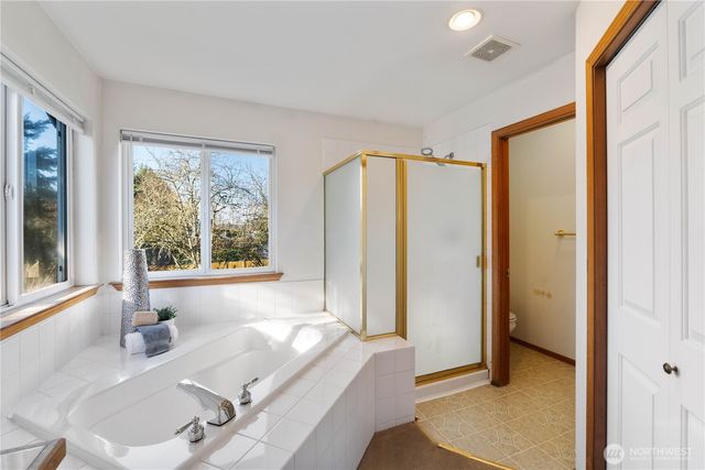 2208 215th Ave East, Lake Tapps, WA 98391