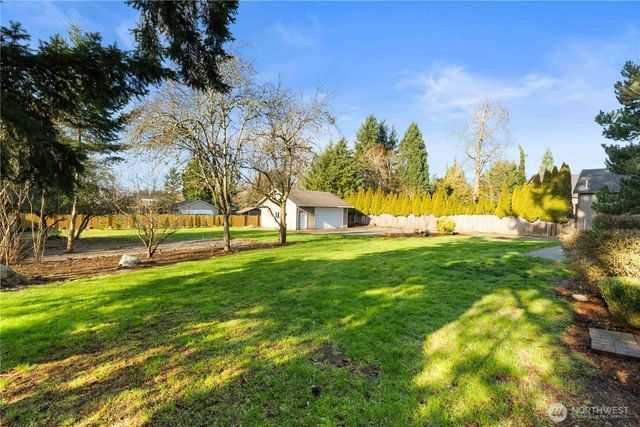 2208 215th Ave East, Lake Tapps, WA 98391