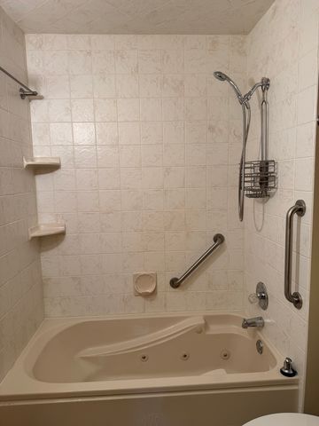9520 Mayfield Avenue 212, Oak Lawn, IL 60453