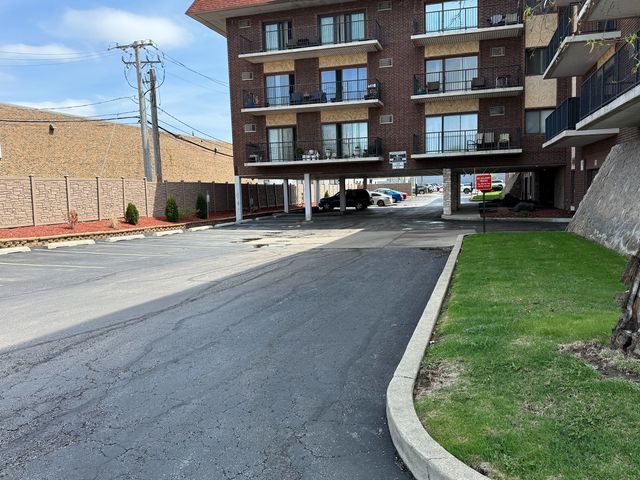 9520 Mayfield Avenue 212, Oak Lawn, IL 60453