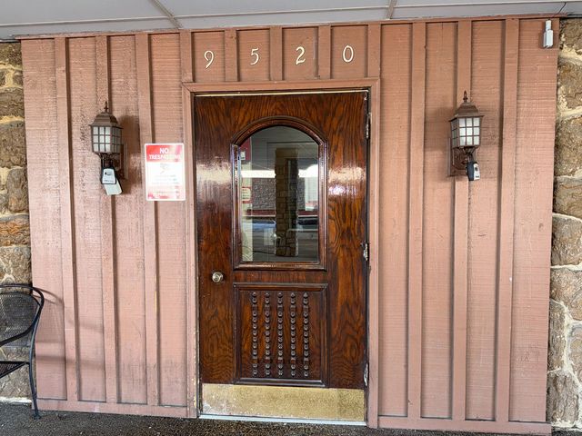 9520 Mayfield Avenue 212, Oak Lawn, IL 60453