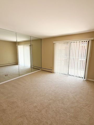 9520 Mayfield Avenue 212, Oak Lawn, IL 60453