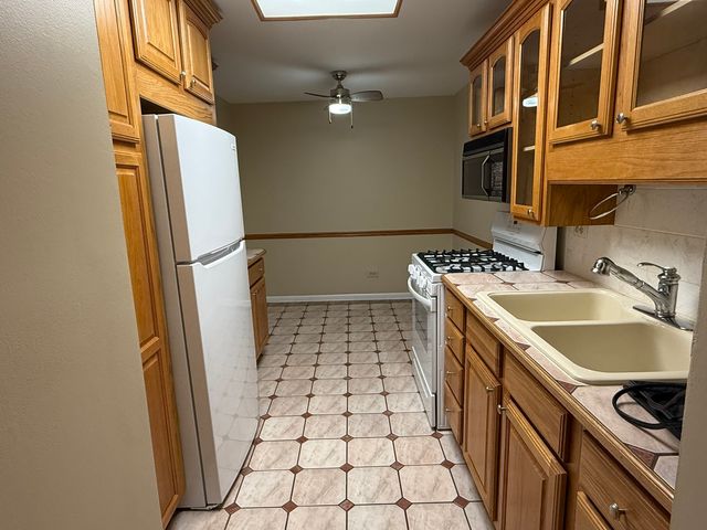 9520 Mayfield Avenue 212, Oak Lawn, IL 60453