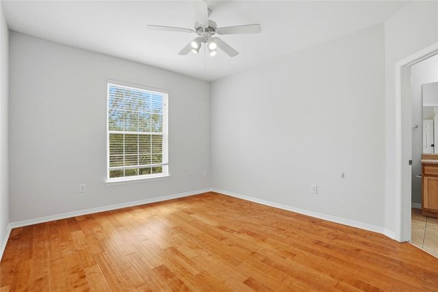 9916 COURTNEY PALMS BOULEVARD 302, Tampa, FL 33619