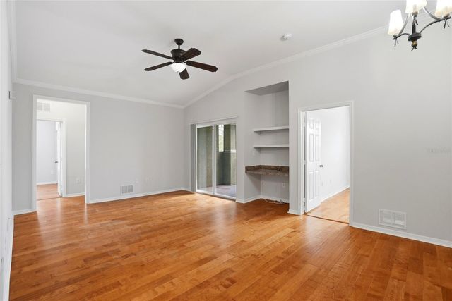 9916 COURTNEY PALMS BOULEVARD 302, Tampa, FL 33619